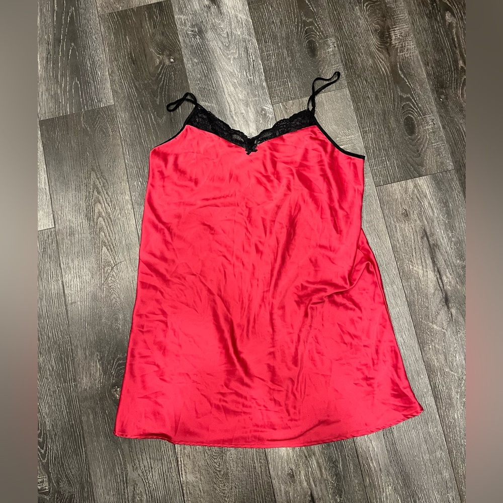 Gilligan & O'Malley Red Chemise with Black Lace